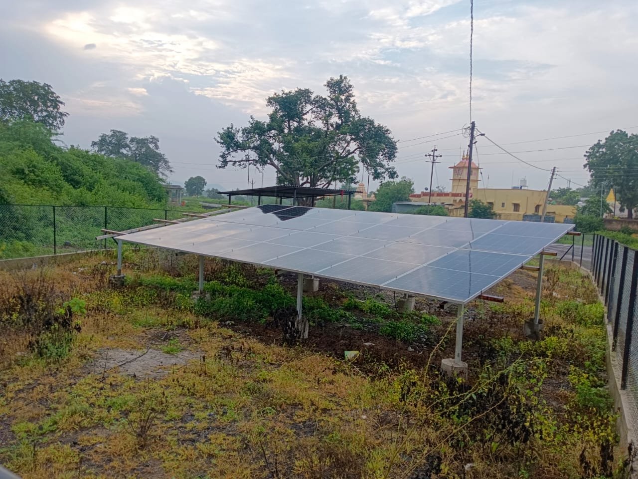 सौरऊर्जेवर चालणारा मोटरपंप – पाणीपुरवठा सुलभ आणि पर्यावरणपूरक