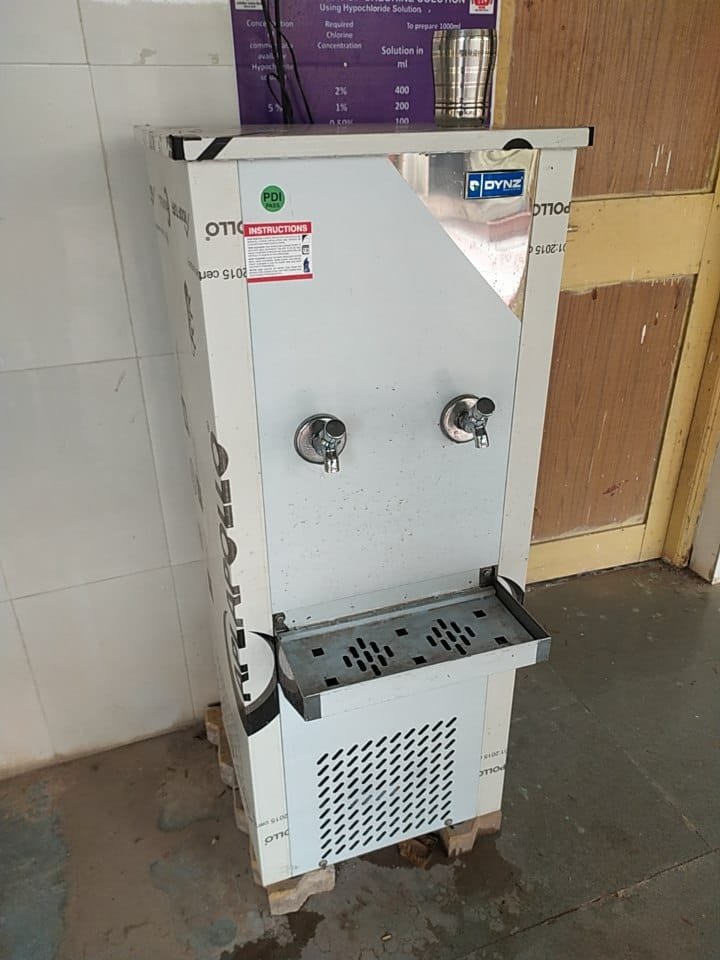 आरोग्य उपकेंद्रात RO थंड पाणी कूलर सेट बसवून स्वच्छ व थंड पिण्याच्या पाण्याची सुविधा